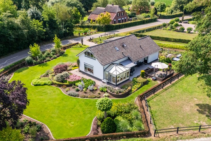 Photo of property Berendschotstraat 2, Hengelo (Gld)