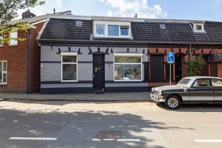 Berfloweg 74 in Hengelo photo