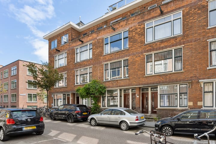 Bergpolderstraat 55A in Rotterdam photo