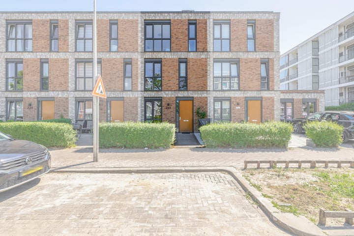 Bernadottelaan 222 in Utrecht foto