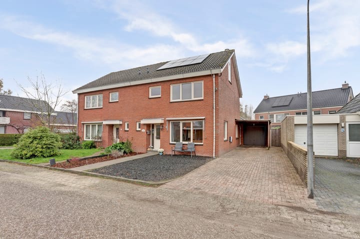 Bernhardlaan 27 in Nieuwlande