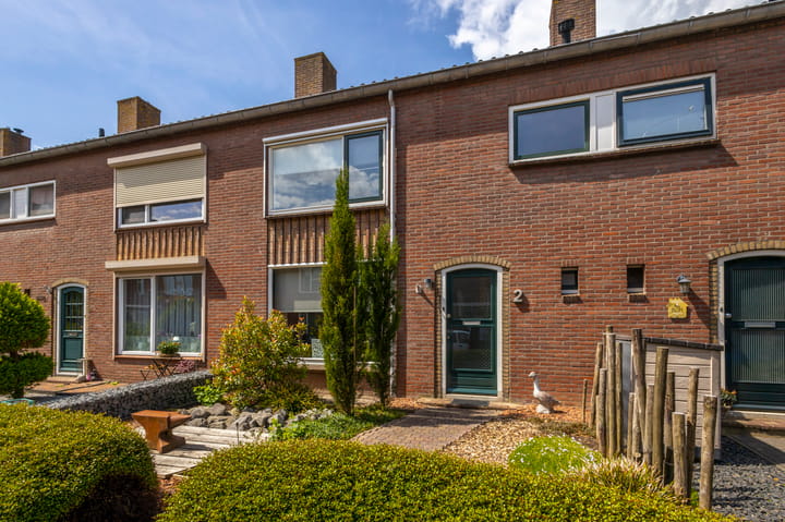 Bernhardstraat 2 in Groot-Ammers
