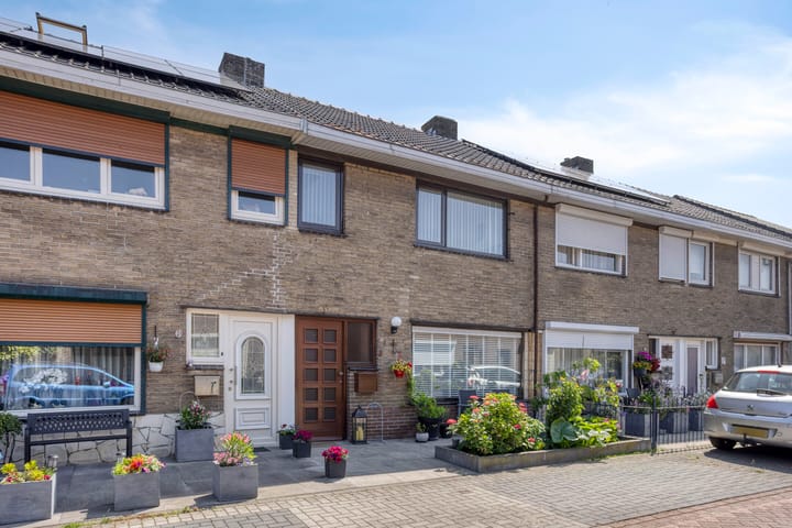 Bernhardstraat 8 in Terneuzen