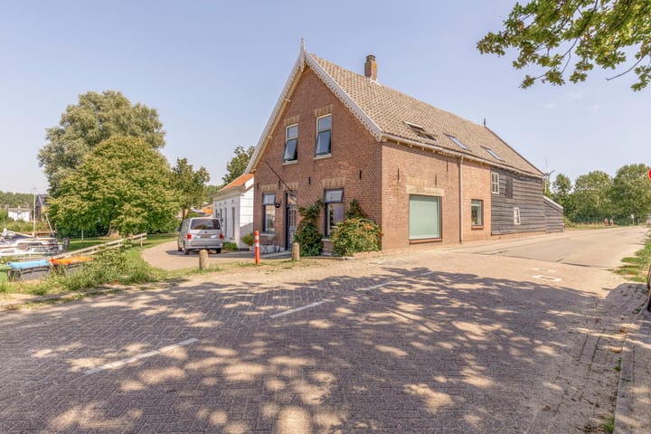 Photo of property Bernissedijk 21, Zwartewaal
