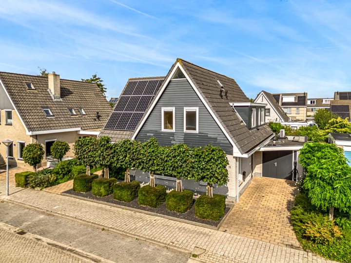 Photo of property Bertus Aafjeshof 72, Hoorn