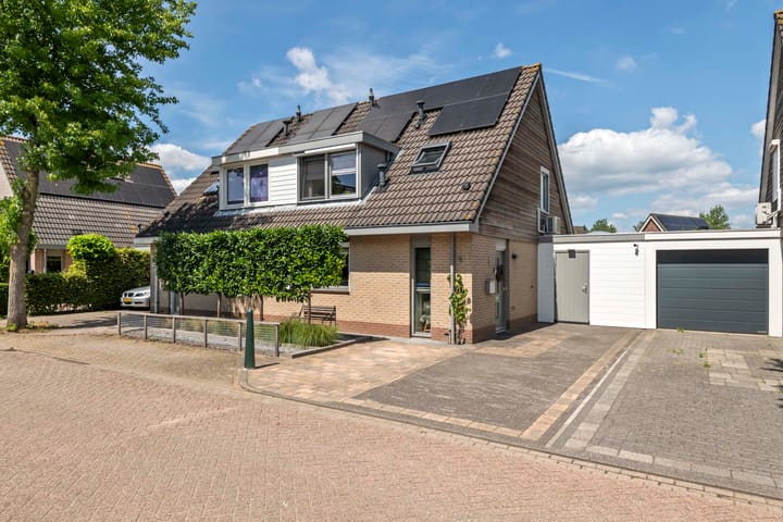 Betuwe Singel 8 in Lienden