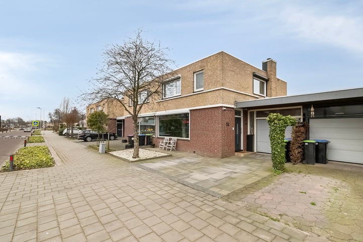 Beukenlaan 64 in Spijkenisse