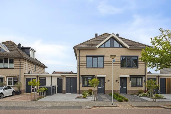 Bezeel 47 in Rhoon