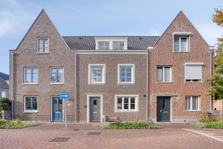 Biezenoever 5 in Roelofarendsveen