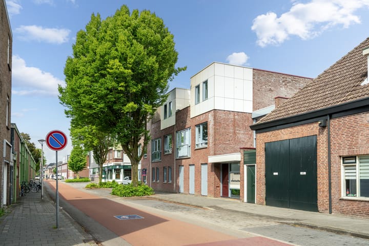 Bilderdijkstraat 2-8 in Enschede photo