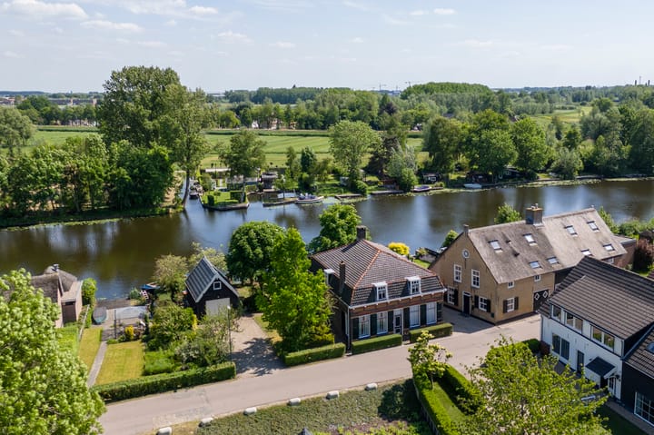 Photo of property Binnendamseweg 21, Giessenburg