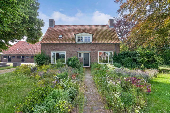 Binnenweg 12 in Nijeholtpade foto