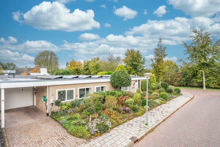 Bisschop Bekkerslaan 1 in Uden Foto