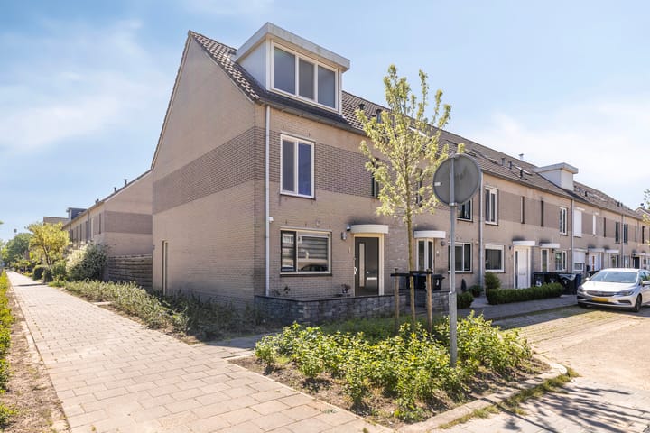 Bizetstraat 1 in Almere