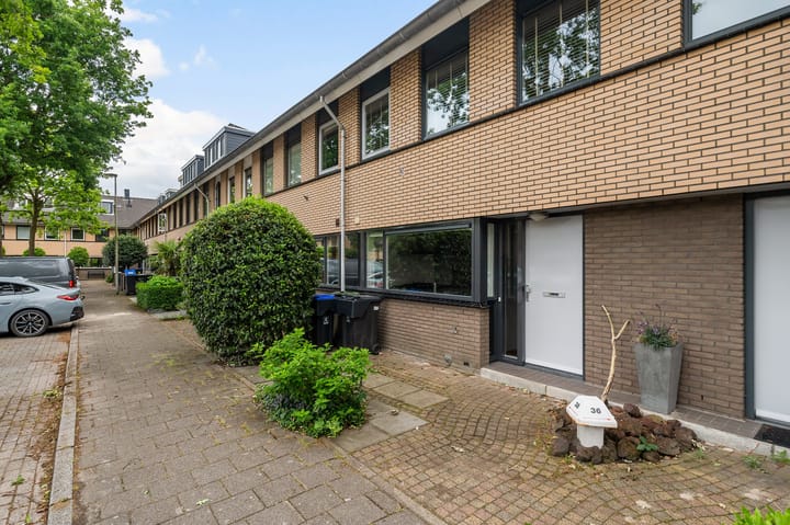 Bloemendaalselaan 38 in Leiderdorp
