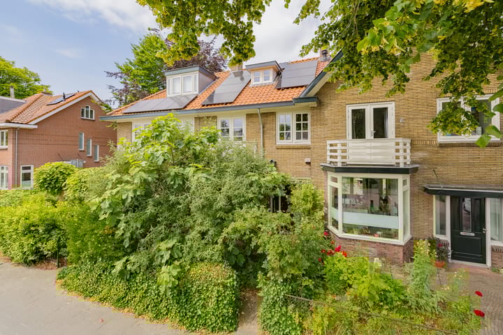 Bloemendaalsestraatweg 151 in Santpoort-Zuid