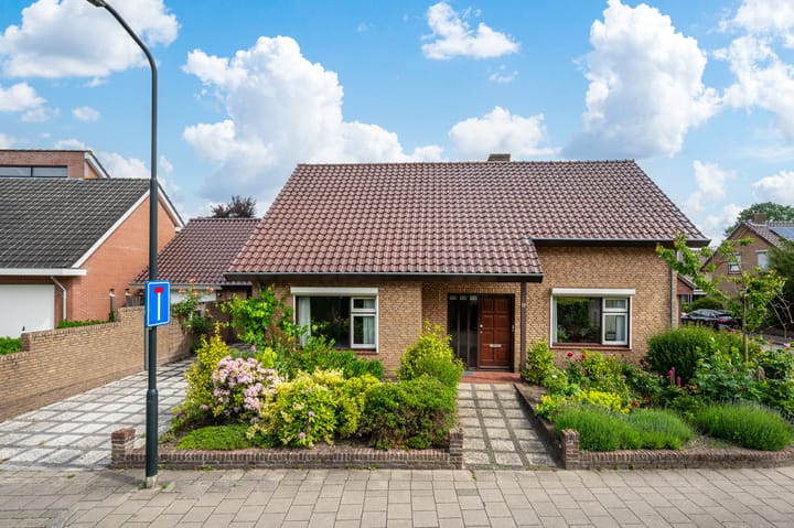 Photo of property Bloemheuvellaan 17, Apeldoorn