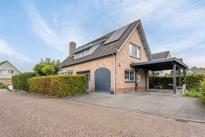 Photo of property Bloemkeshof 105, Zaltbommel