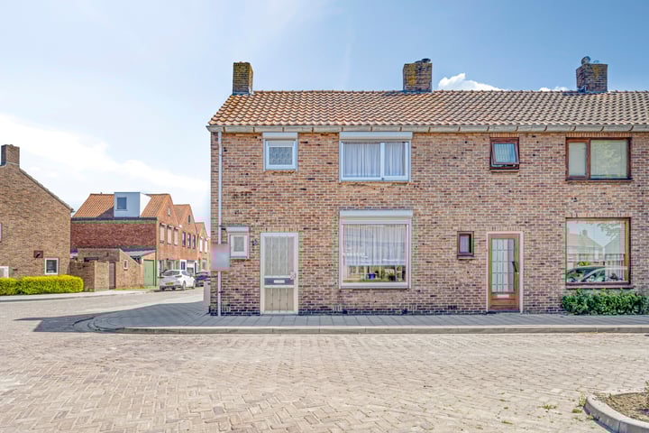 Photo of property Bolwerk 15, Sas van Gent