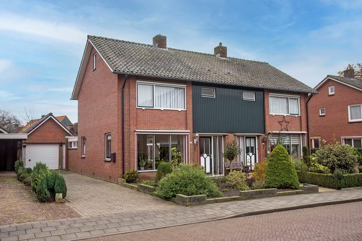 Booijinkstraat 12 in Vasse