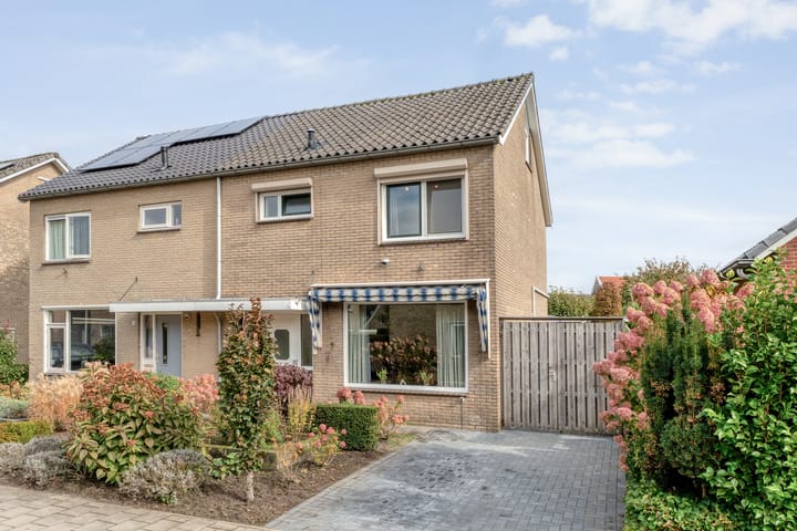 Booijinkstraat 16 in Vasse