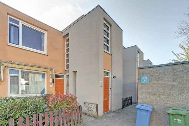 Photo of property Boomgaardhoekseweg 104, Hoogvliet Rotterdam