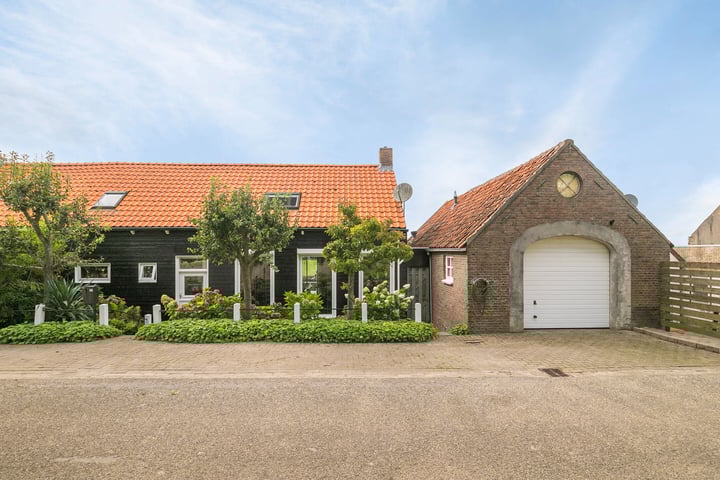 Photo of property Boompjesdijk 30, Dinteloord