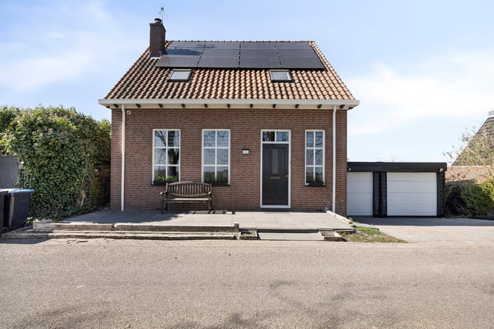 Photo of property Boompjesdijk 8, Dinteloord