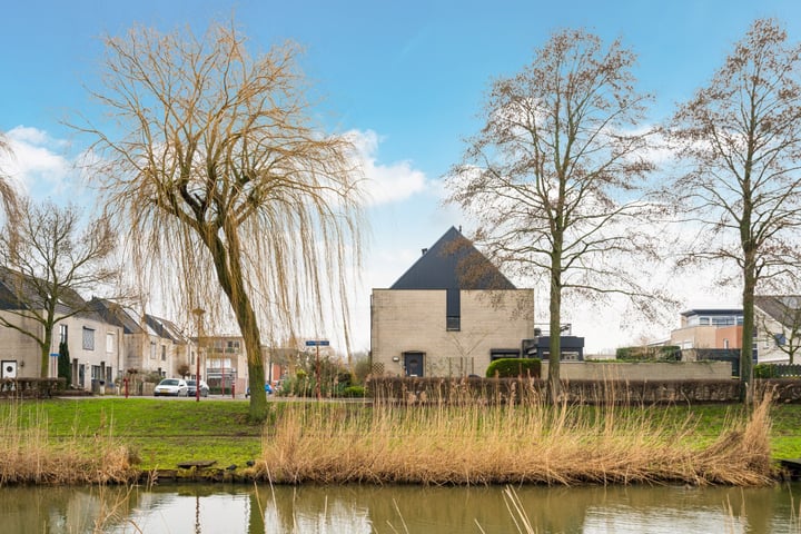 Photo of property Bordewijkring 48, Oud-Beijerland