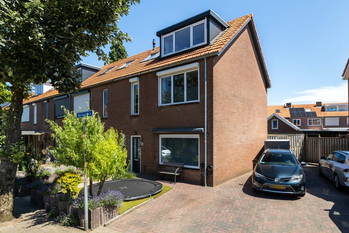 Borneolaan 15 in Ede foto