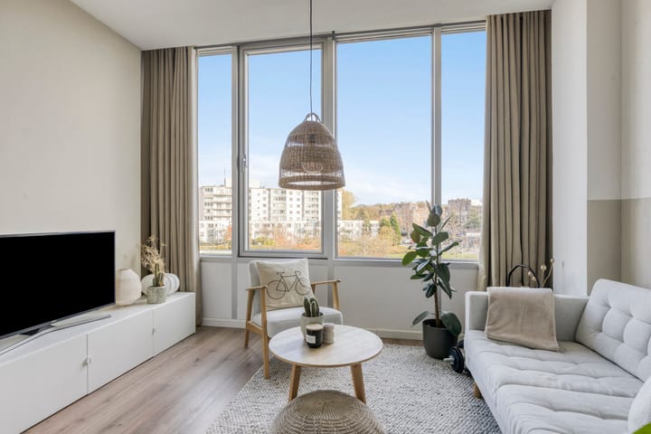 Bos en Lommerplantsoen 77A in Amsterdam