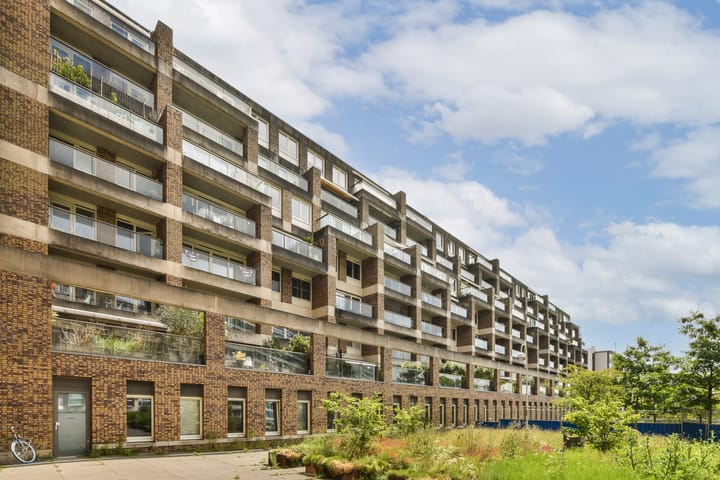 Bos en Lommerplein 81 in Amsterdam