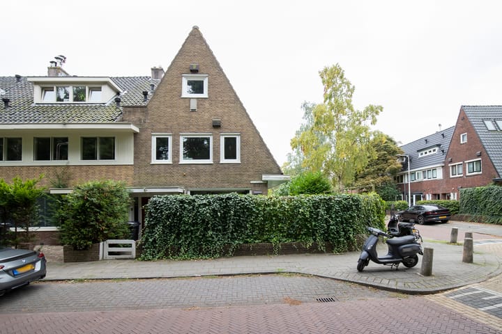 Bos en Vaartlaan 10 in Amstelveen