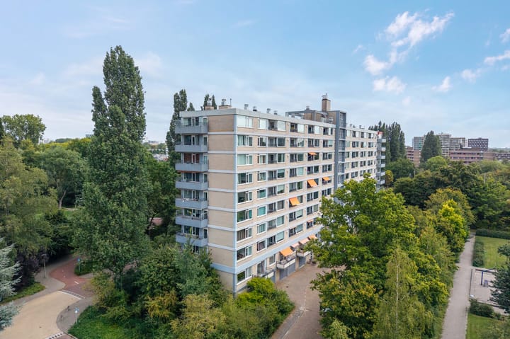 Bos en Vaartlaan 66 in Amstelveen