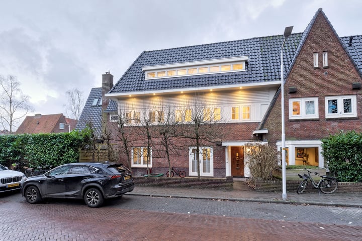 Bos en Vaartlaan 9 in Amstelveen