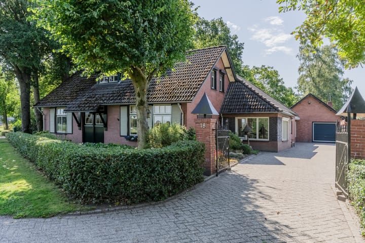 Boschdijk 18 in Budel