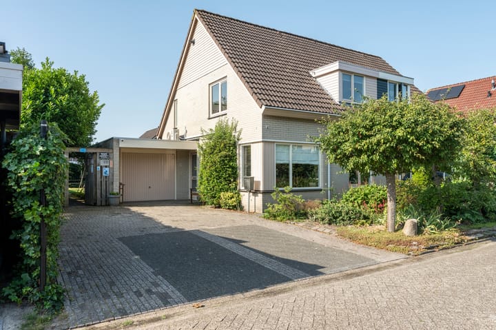 Boskraai 45 in Emmen photo
