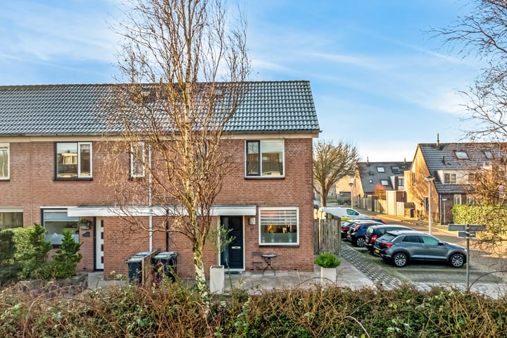 Bouvignestraat 1 in Hellevoetsluis