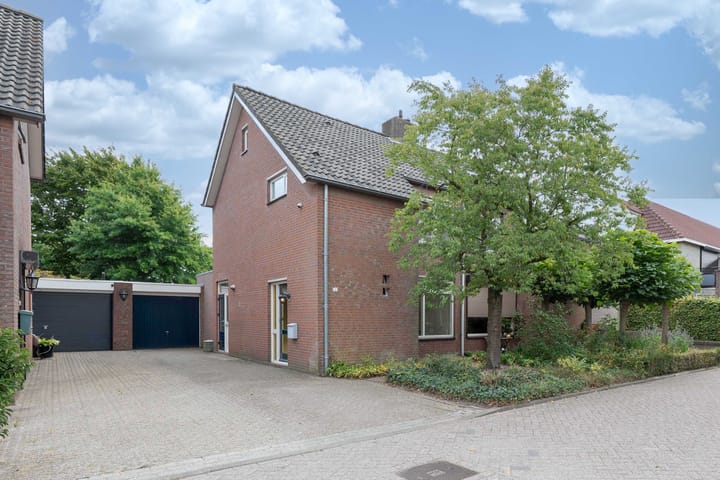 Bovenstraat-Erf 11 in Hoeven