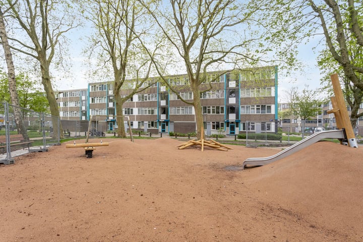 Bramzeilhof 28 in Amsterdam photo