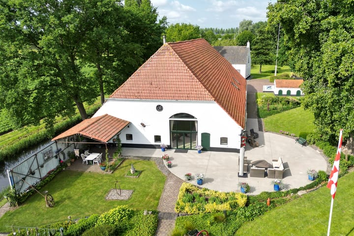 Bredaschedijk 2 in Zevenbergschen Hoek