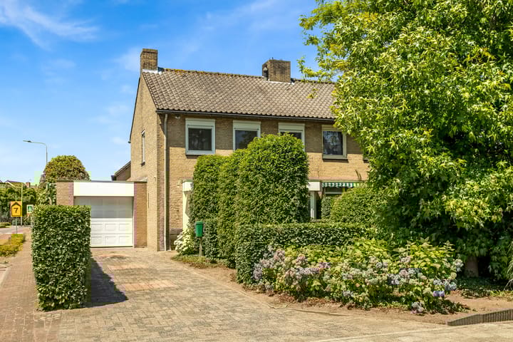 Bredaseweg 1 in Rijsbergen