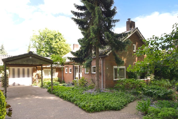 Brede Englaan 11 in Huizen