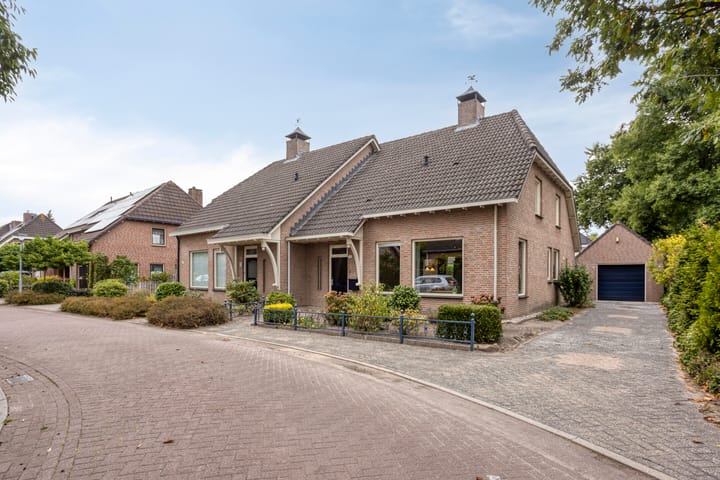 Breukrand 305 in Uden foto