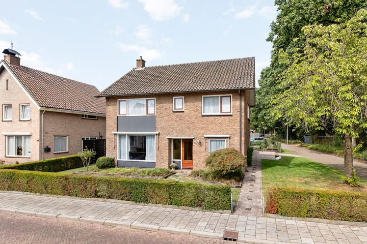 Brinkstraat 22 in Reutum