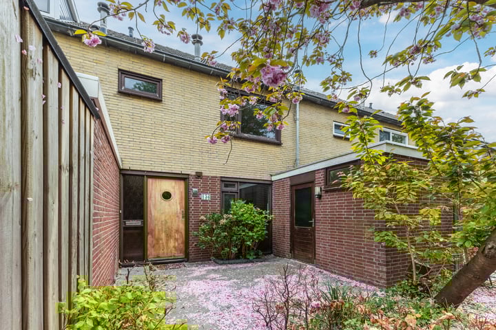 Photo of property Bristolroodstraat 136, Zaandam