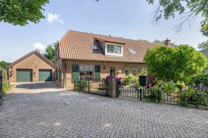 Broekhoek 24 in Heesch