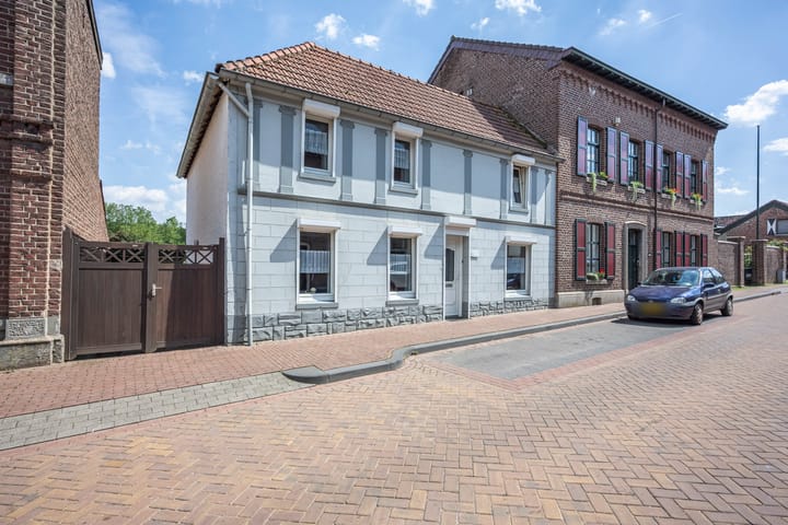 Broekhuizenstraat 18 in Landgraaf photo