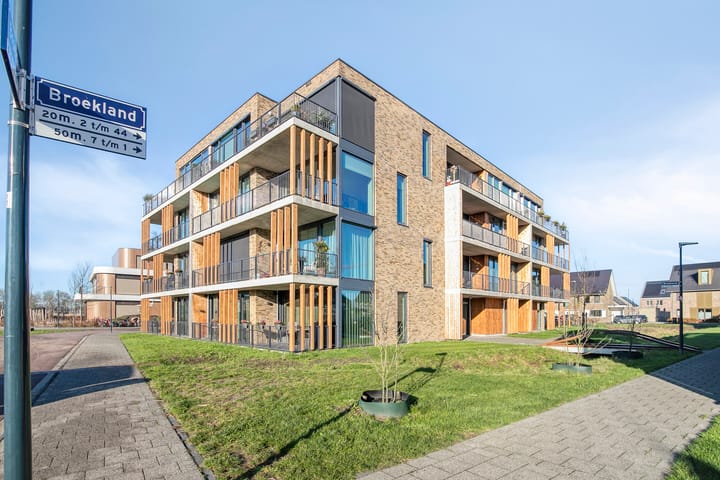 Photo of property Broekland 36, Bunschoten-Spakenburg