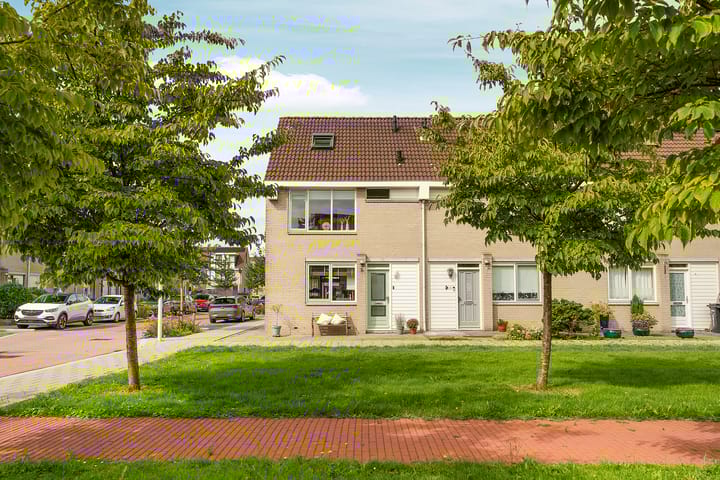 Photo of property Bronsveen 1, Zaandam